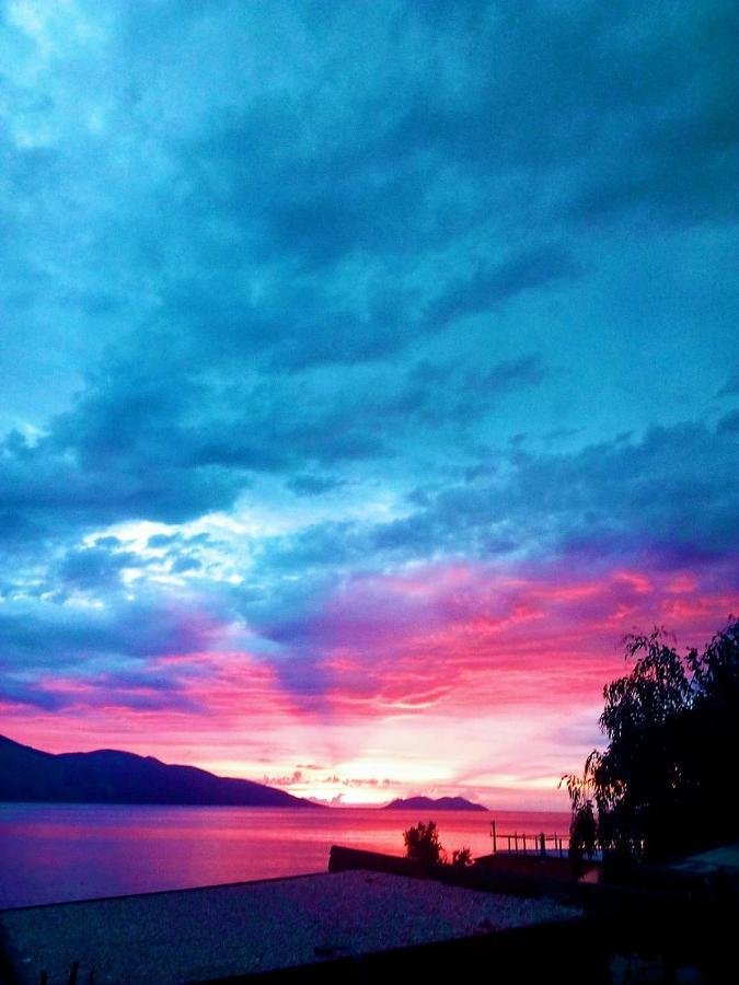 Ramo'S Cozy Beachside Haven With Panoramic Views - 2Nd Vlore Ngoại thất bức ảnh